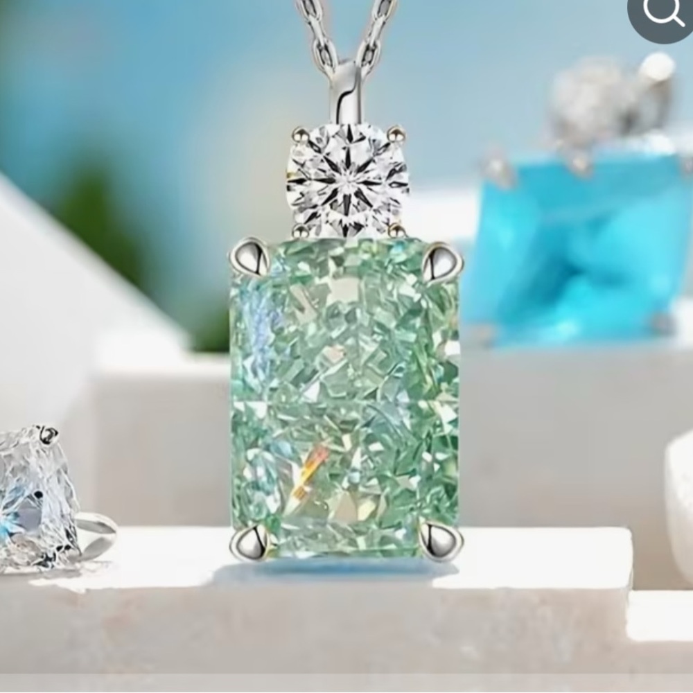 Elegant Silver and Green Pendant Necklace